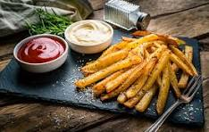 24 PC + frites moyennes + 4 boissons 350ml + 3 sauces